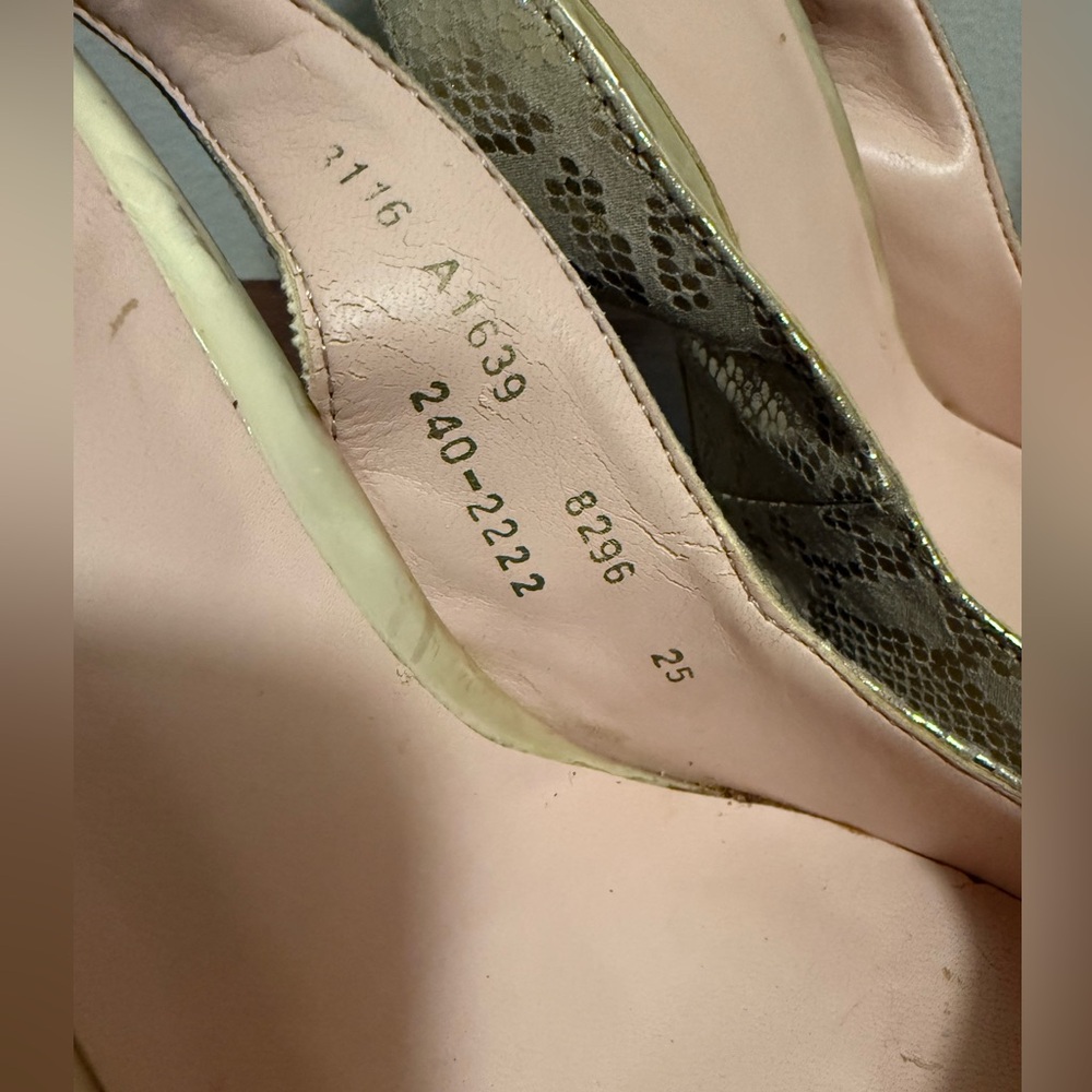 Andrea Slingback Pumps with Gold Heels size 8 - Picture 11 of 11